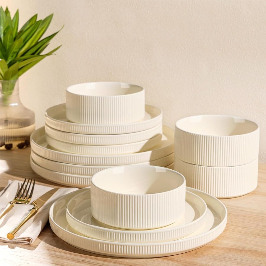 Lightweight Beige Ceramic Dinnerware Set (12 pieces/4 servings), Scratch-Resistant Design, Oven, Microwave and Dishwasher Safe
